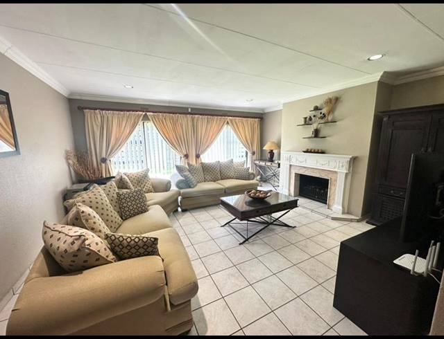 3 BEDROOM HOUSE FOR SALE IN BRACKENHURST